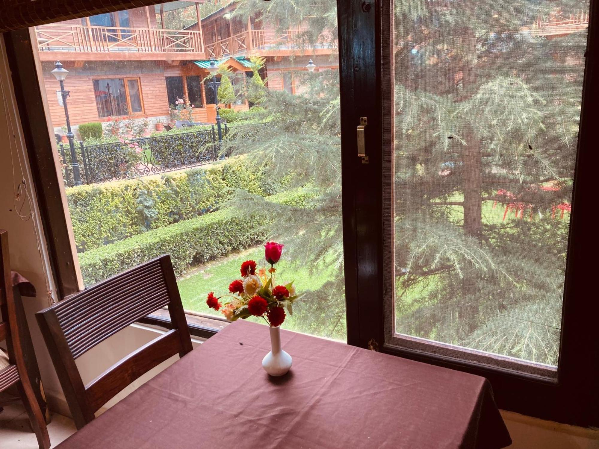 Hotel Midtown Manali Manāli Exterior foto